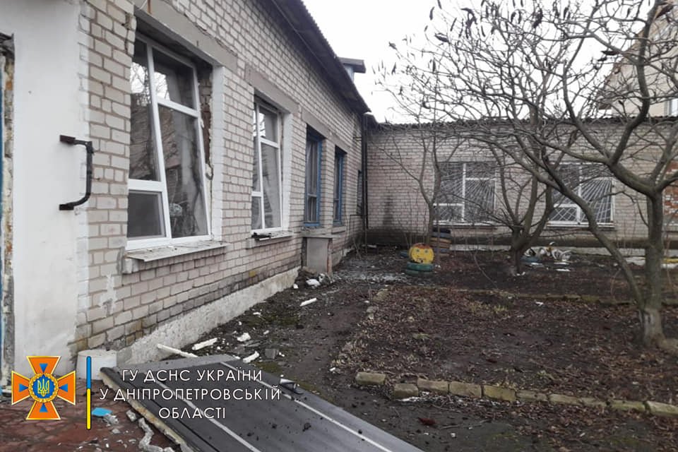 Взрывной волной выбило окна и двери Взрывной волной выбило окна и двери