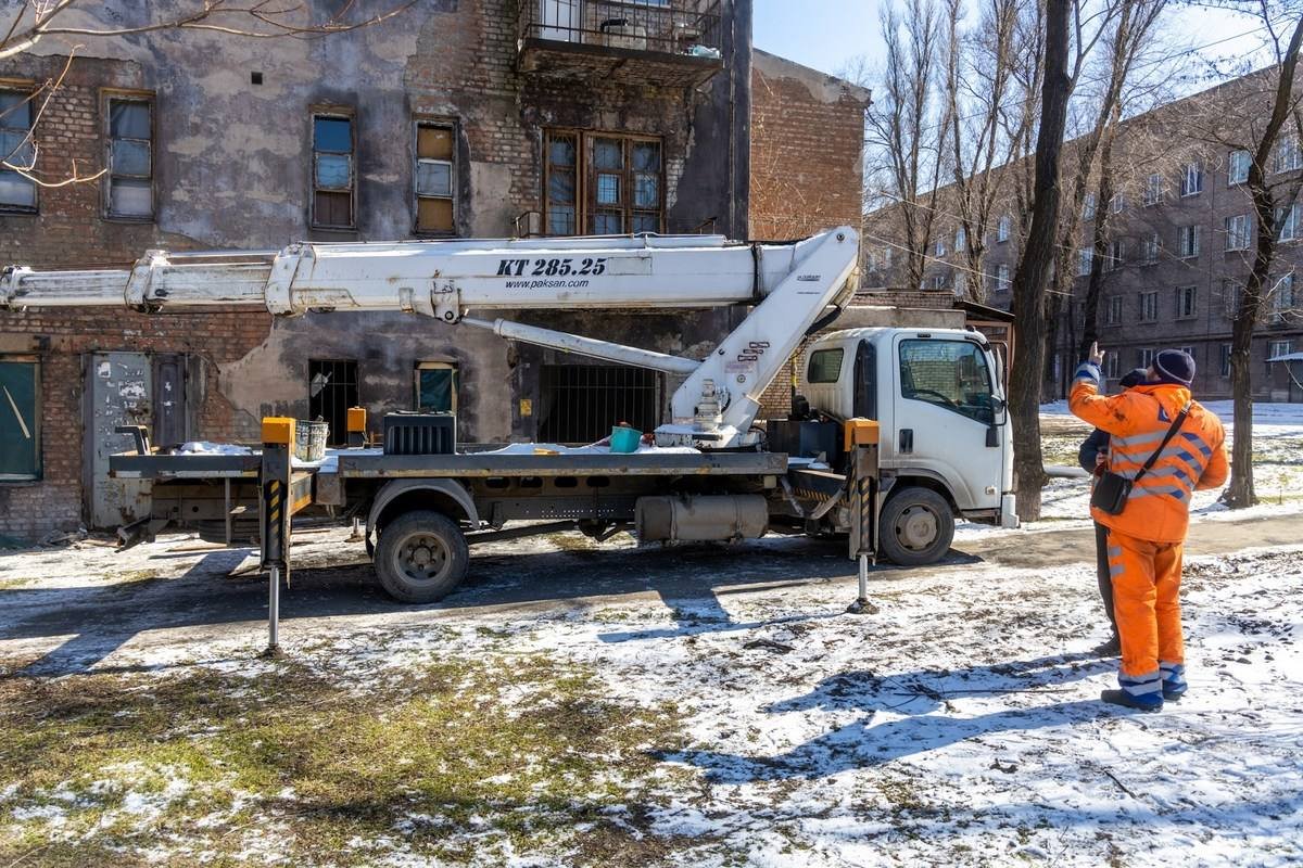 В Днепре восстановили отопление и электроснабжение в 5 домах, которые повредились от ракетного удара 3