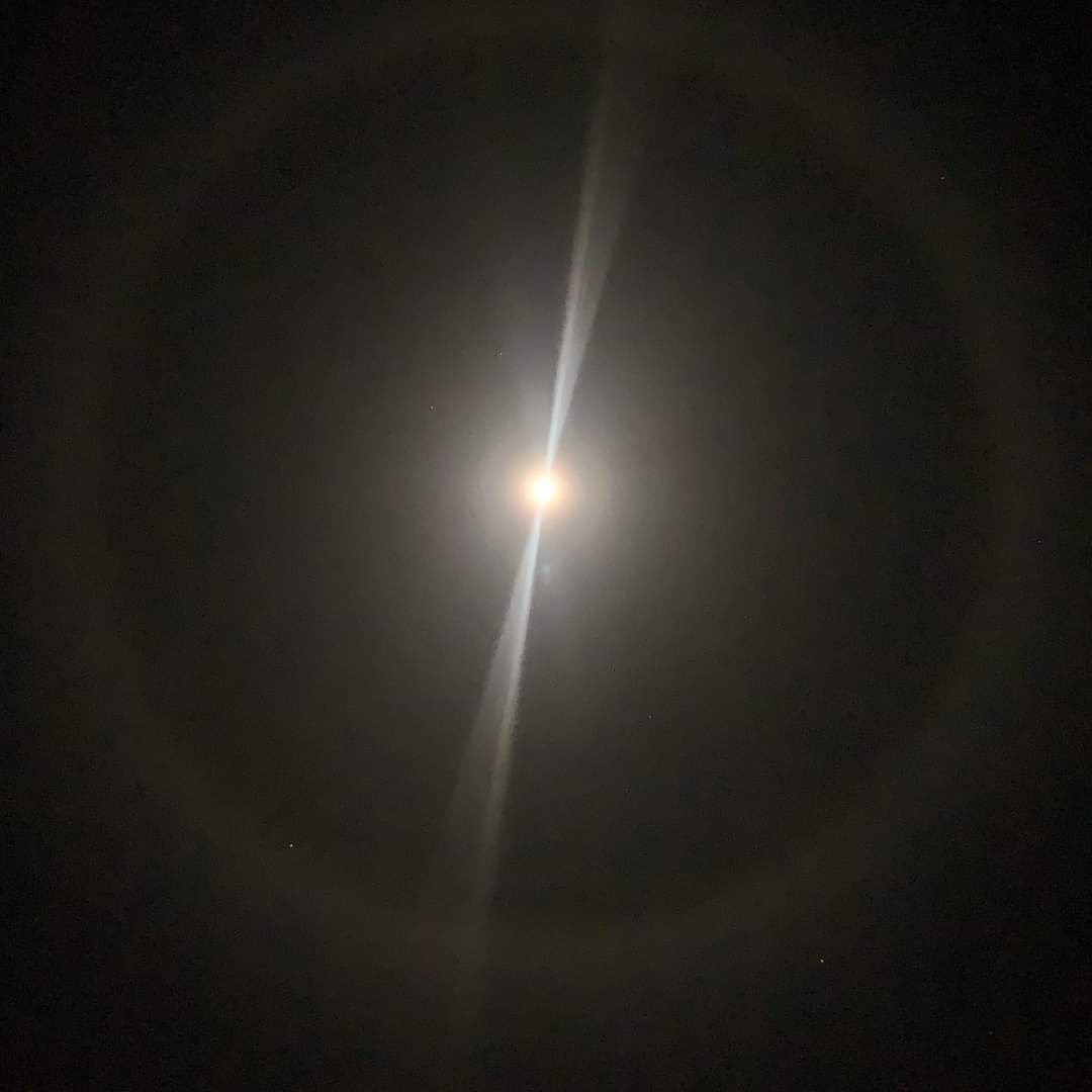 Словно чье-то око Словно чье-то око