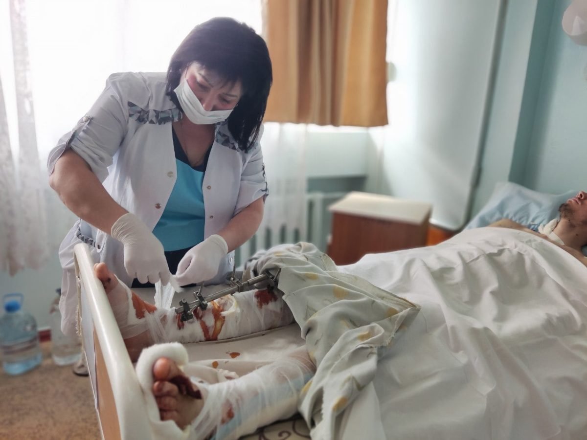 "Неужели вы думаете, что смерть меня пугает": в Днепре спасают 23-летнего парня, попавшего под обстрел "Градом" 1