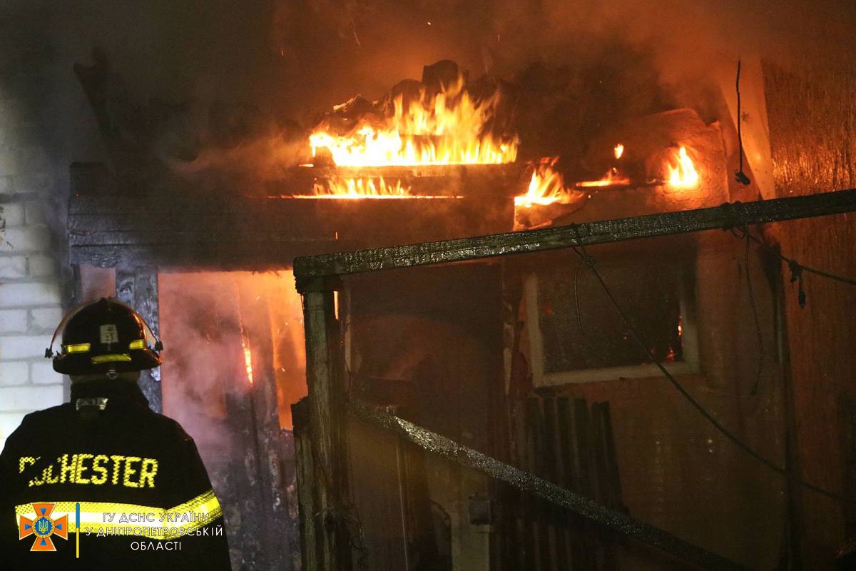 Горела деревянная пристройка дома