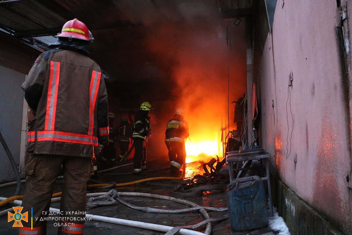 В Днепре на Кулагина горел гараж: пострадавших нет 2