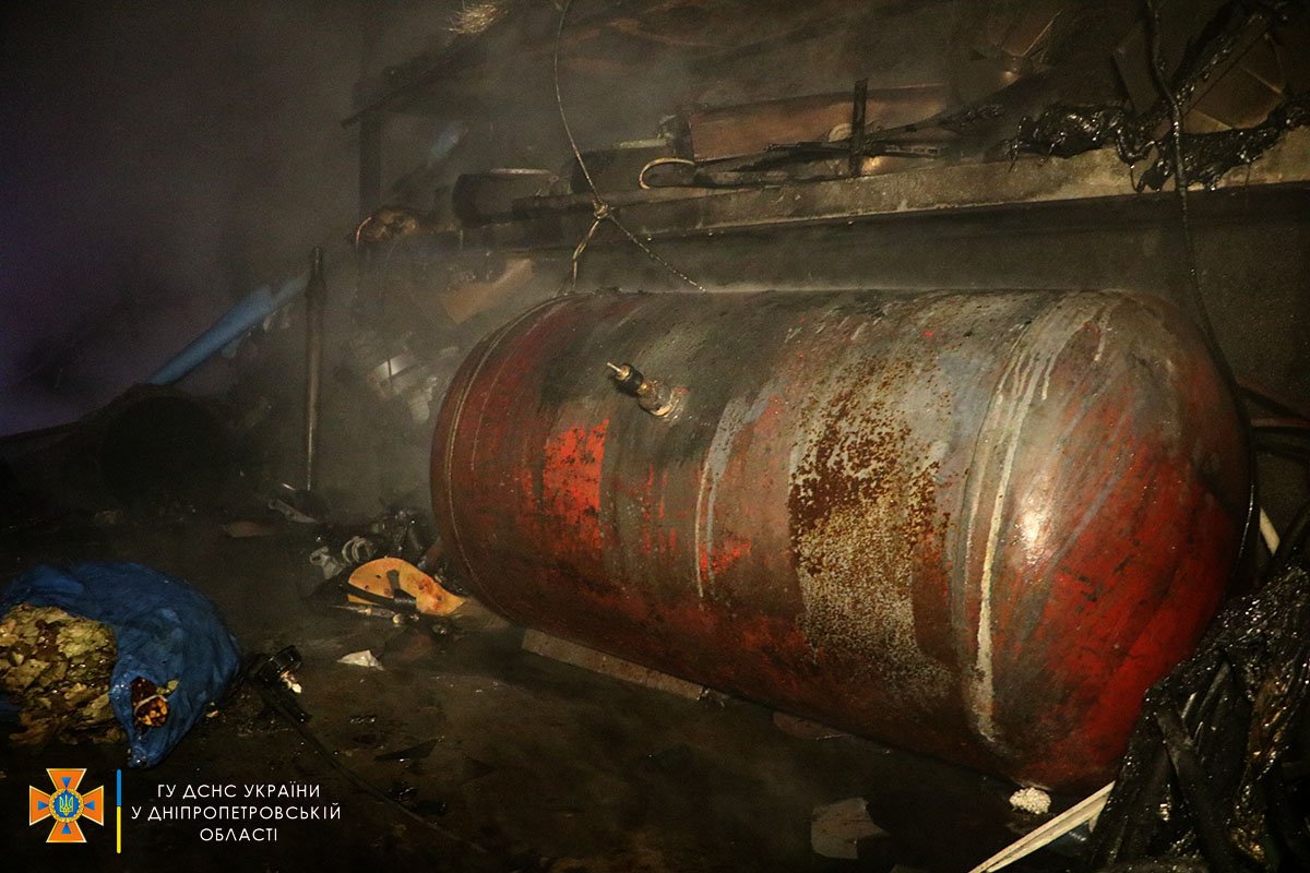 В Днепре на Кулагина горел гараж: пострадавших нет 3