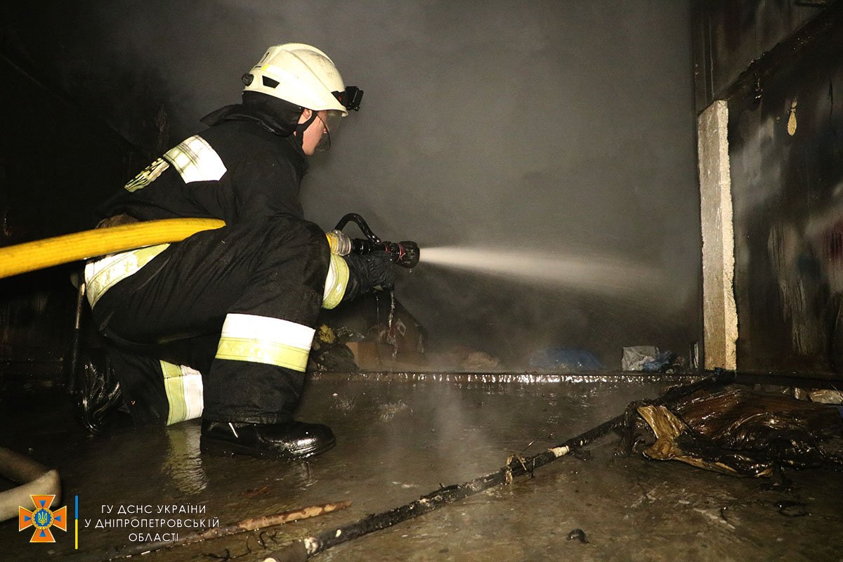 В Днепре на Кулагина горел гараж: пострадавших нет 5
