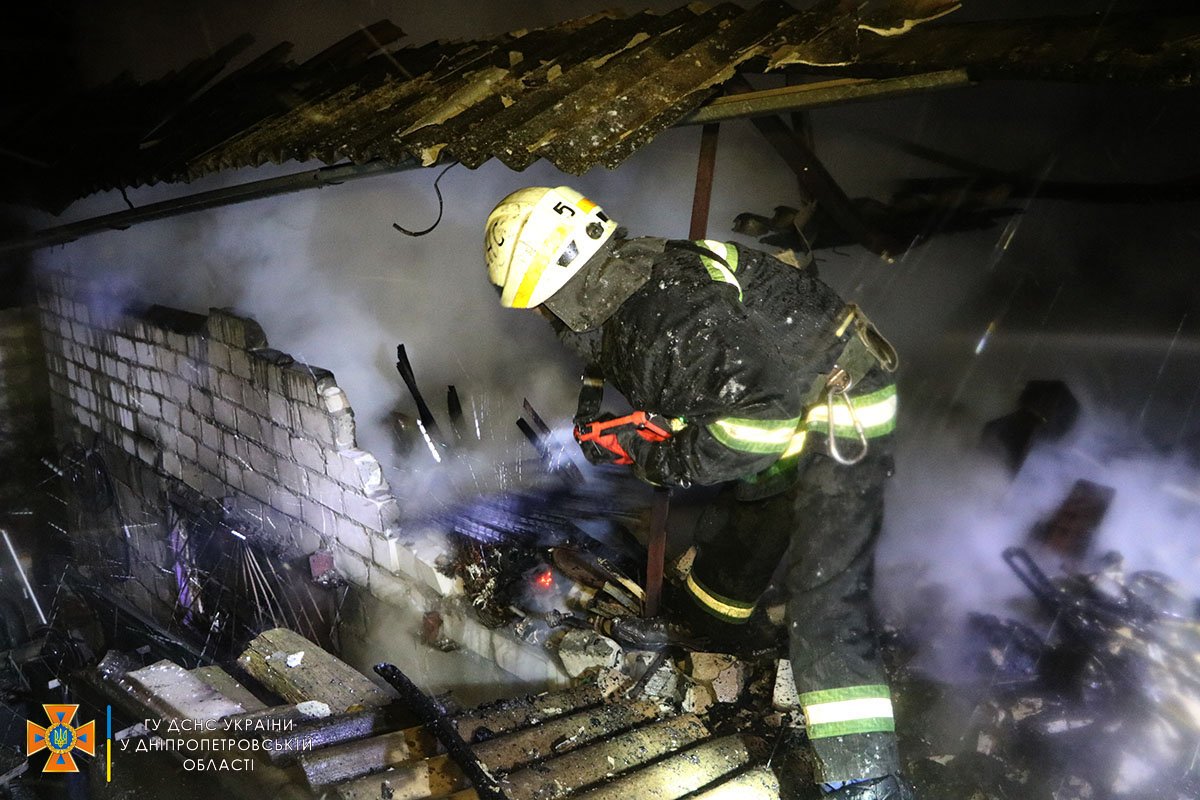 В Днепре на Кулагина горел гараж: пострадавших нет 8
