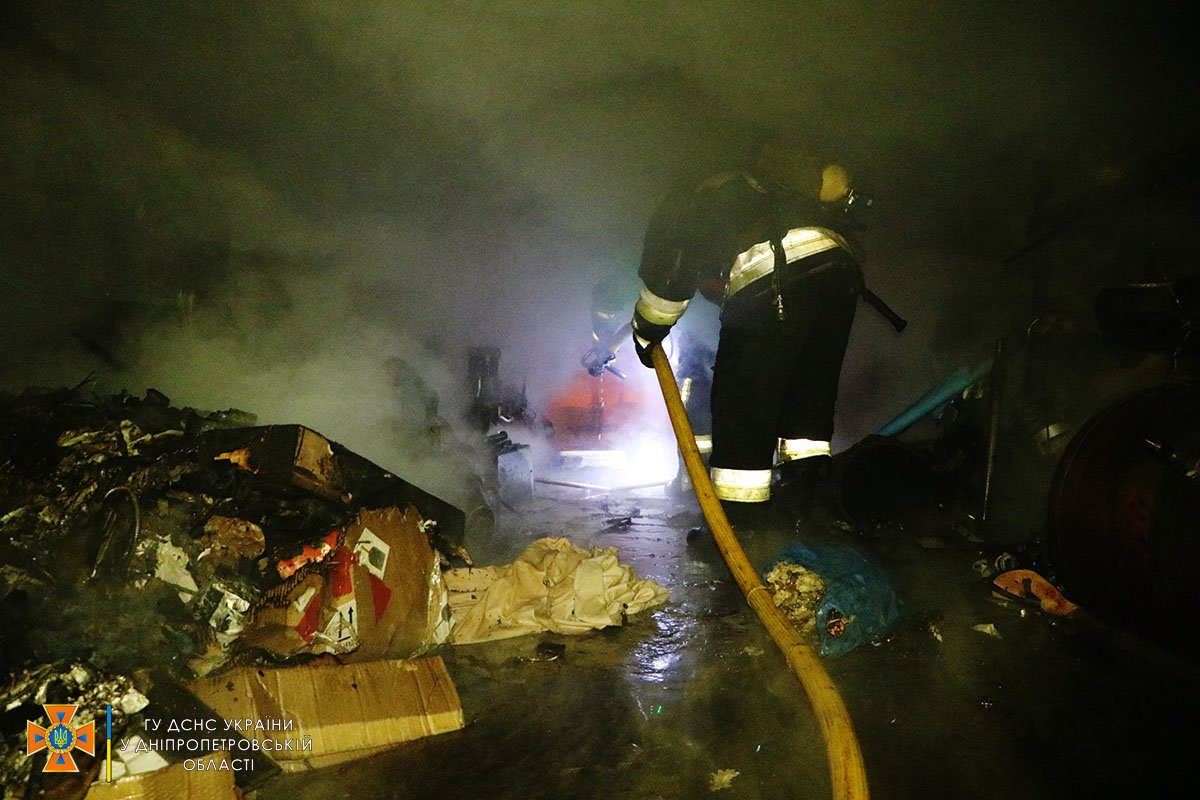 В Днепре на Кулагина горел гараж: пострадавших нет 9