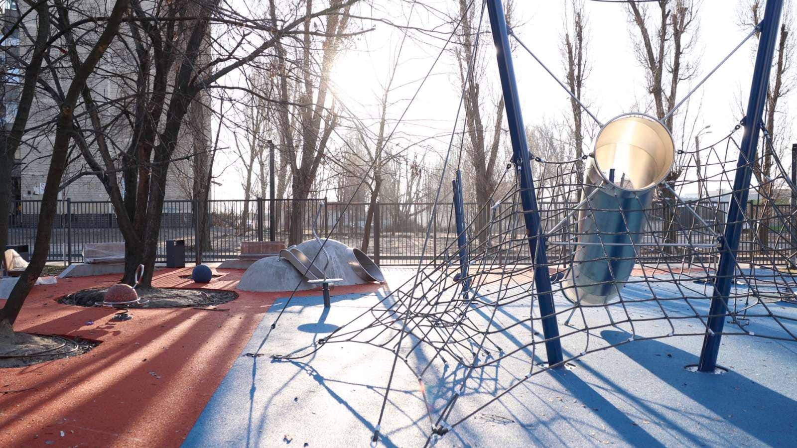 Несмотря на войну: в Днепре открыли сквер на Калиновой 4