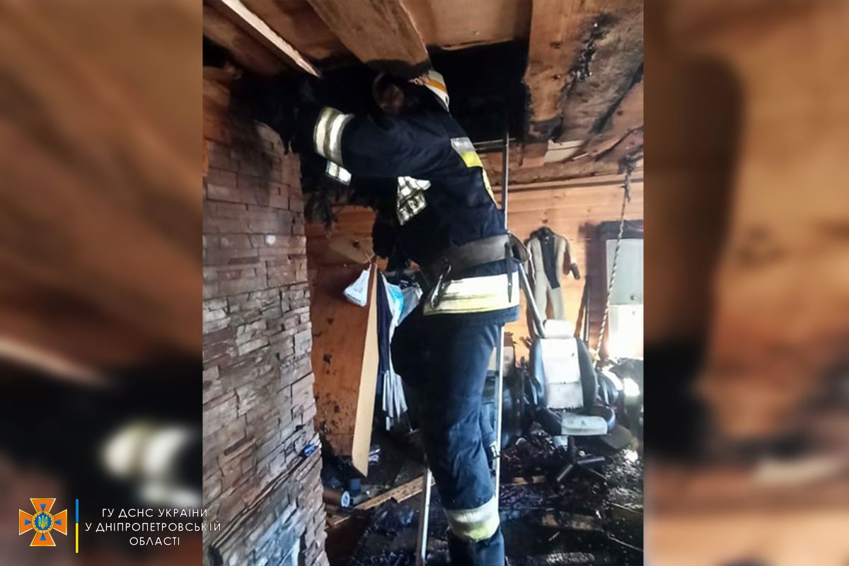 В Днепре на Дементьева горела баня в гаражном кооперативе 3