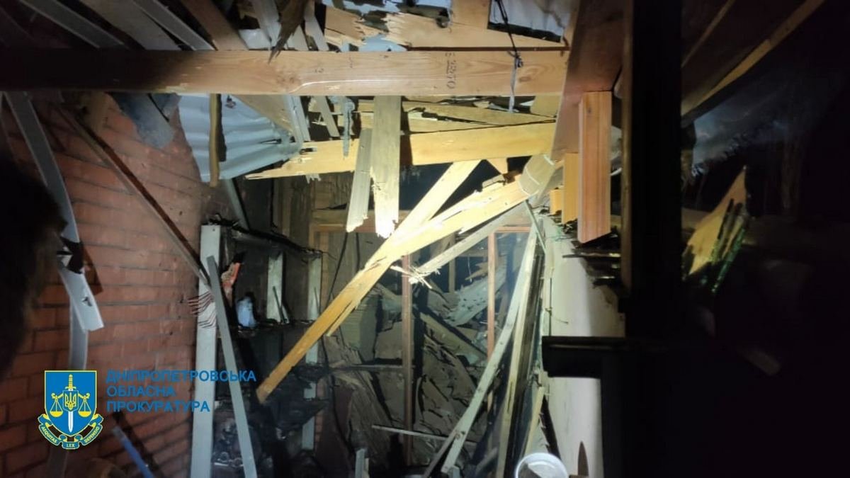 В результате повредились частный дом, гараж, автомобиль и торговое помещение