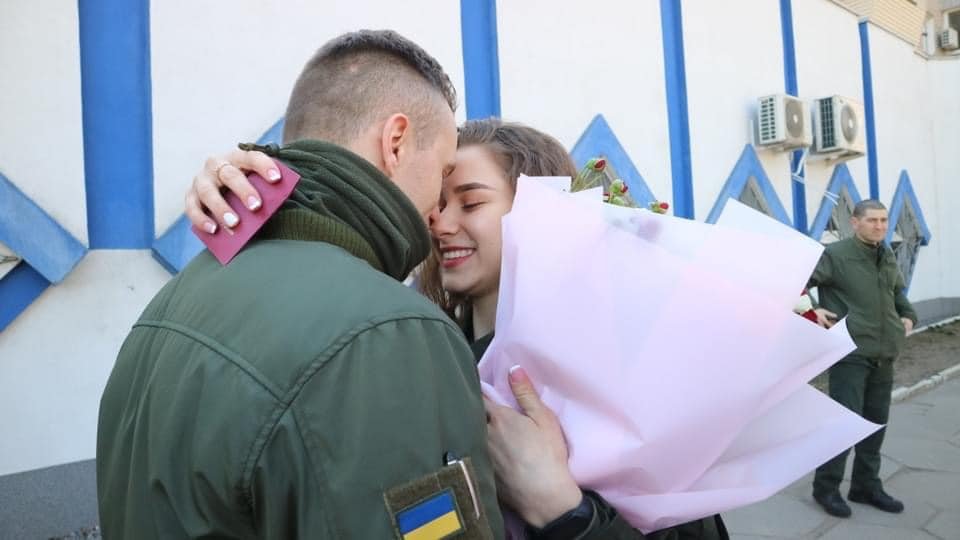 Любовь всегда побеждает: в Днепре нацгвардейцы сыграли три свадьбы в один день 1