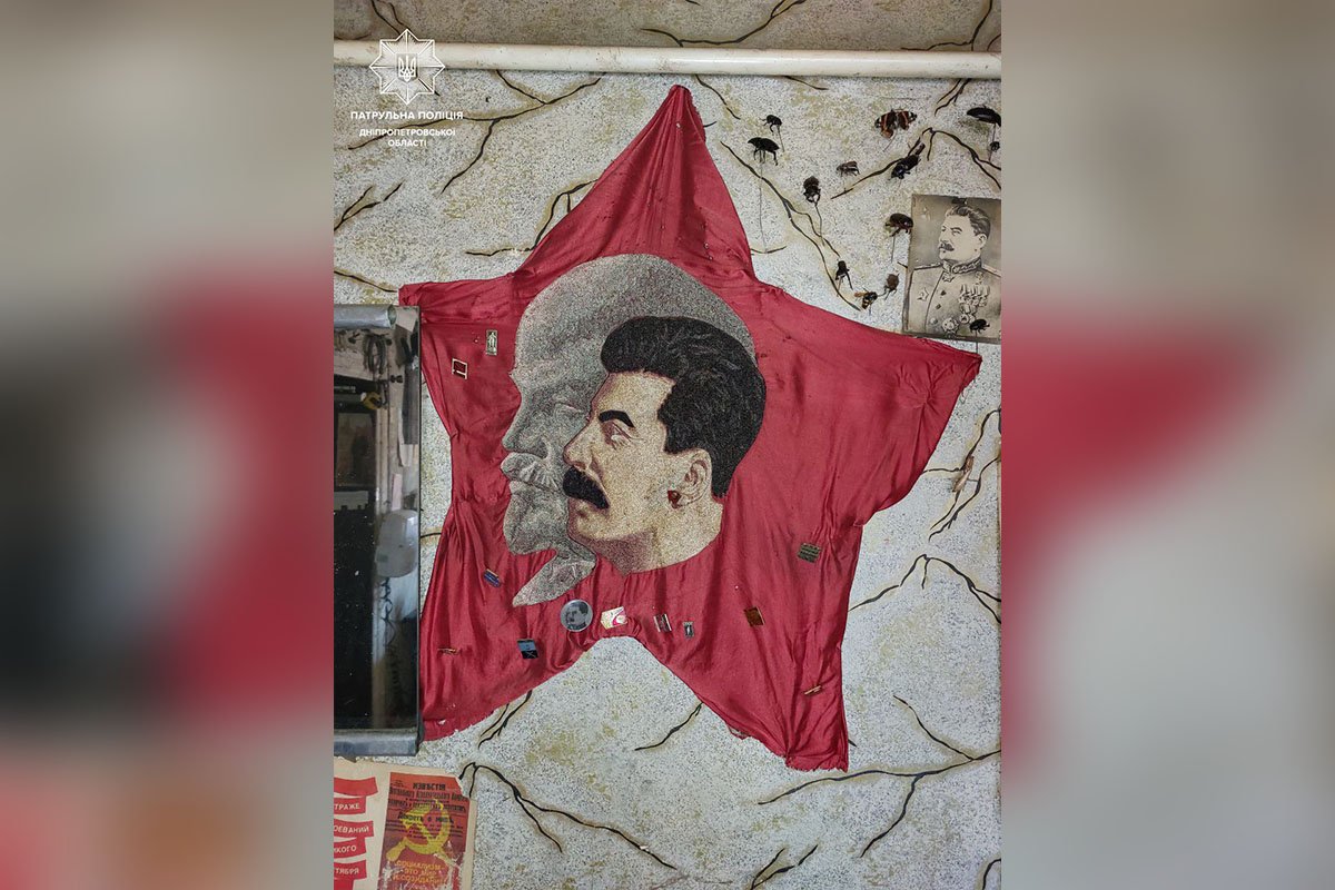 Дома у поджигателя нашли советскую символику Дома у поджигателя нашли советскую символику