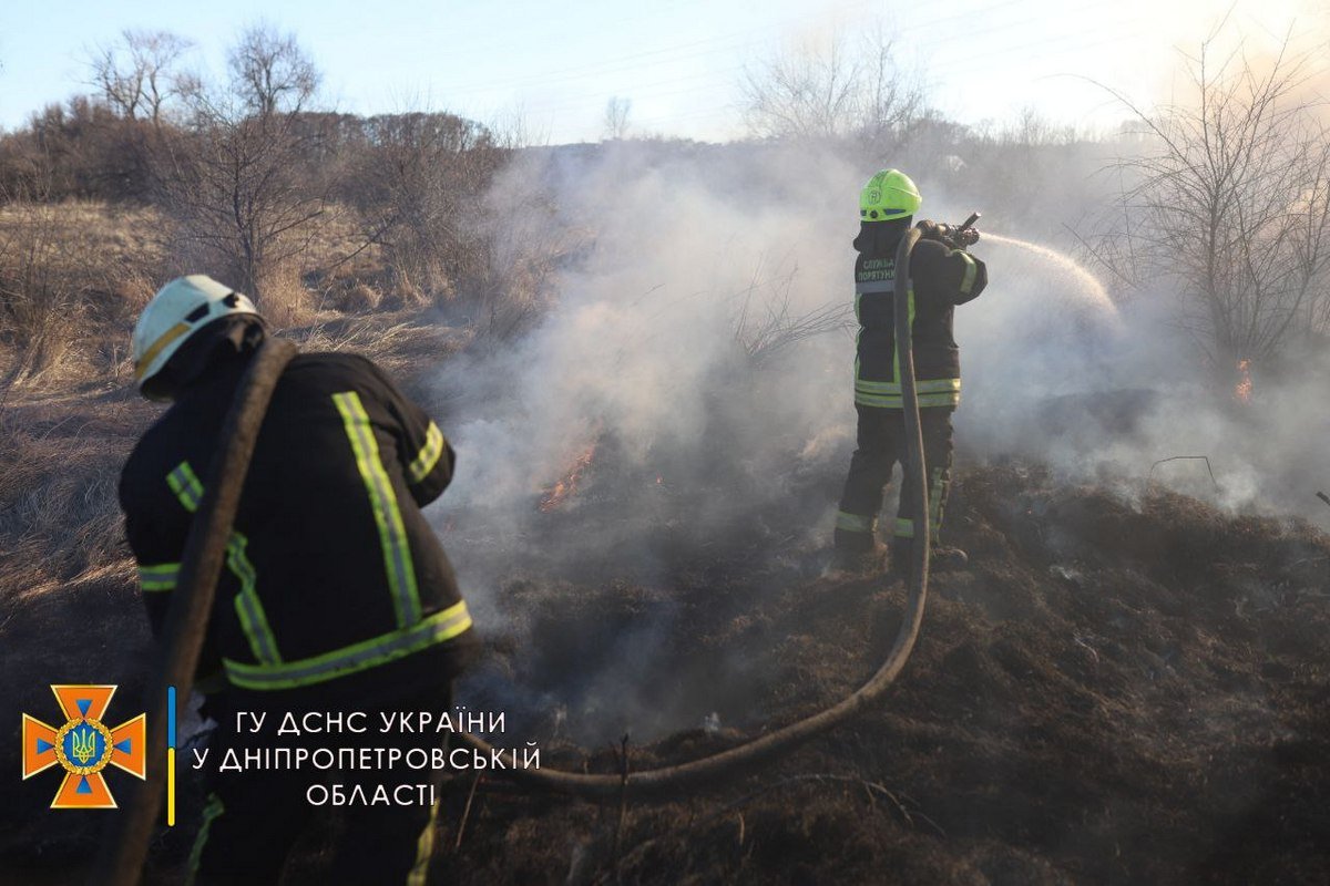 Уже в 13:41 сотрудники ГСЧС локализовали возгорание, а в 14:17 – полностью его ликвидировали