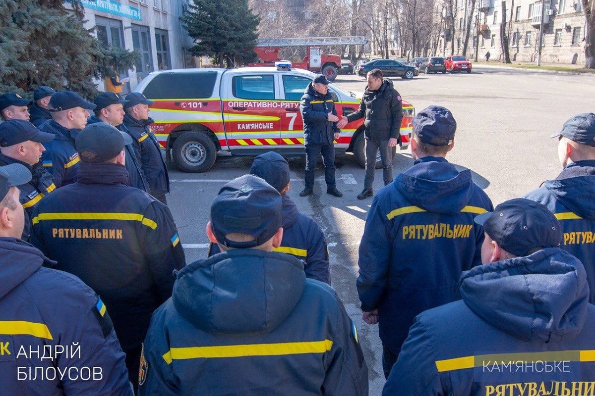 В Каменском передали автомобиль военному подразделению 1