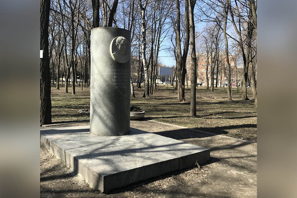 Еще в 2007 году монумент повредили вандалы