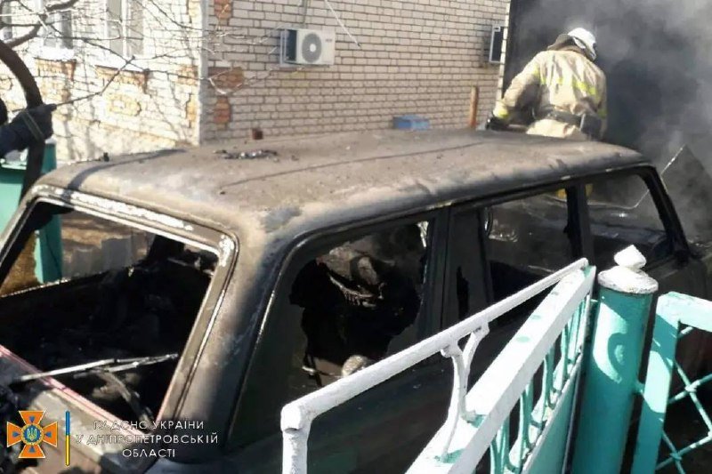 В Днепропетровской области сгорел гараж с автомобилем внутри 2