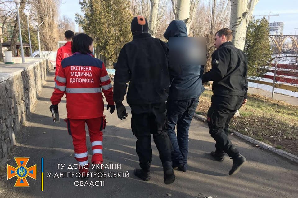В Днепре мужчина упал с Монастырского моста в воду 1