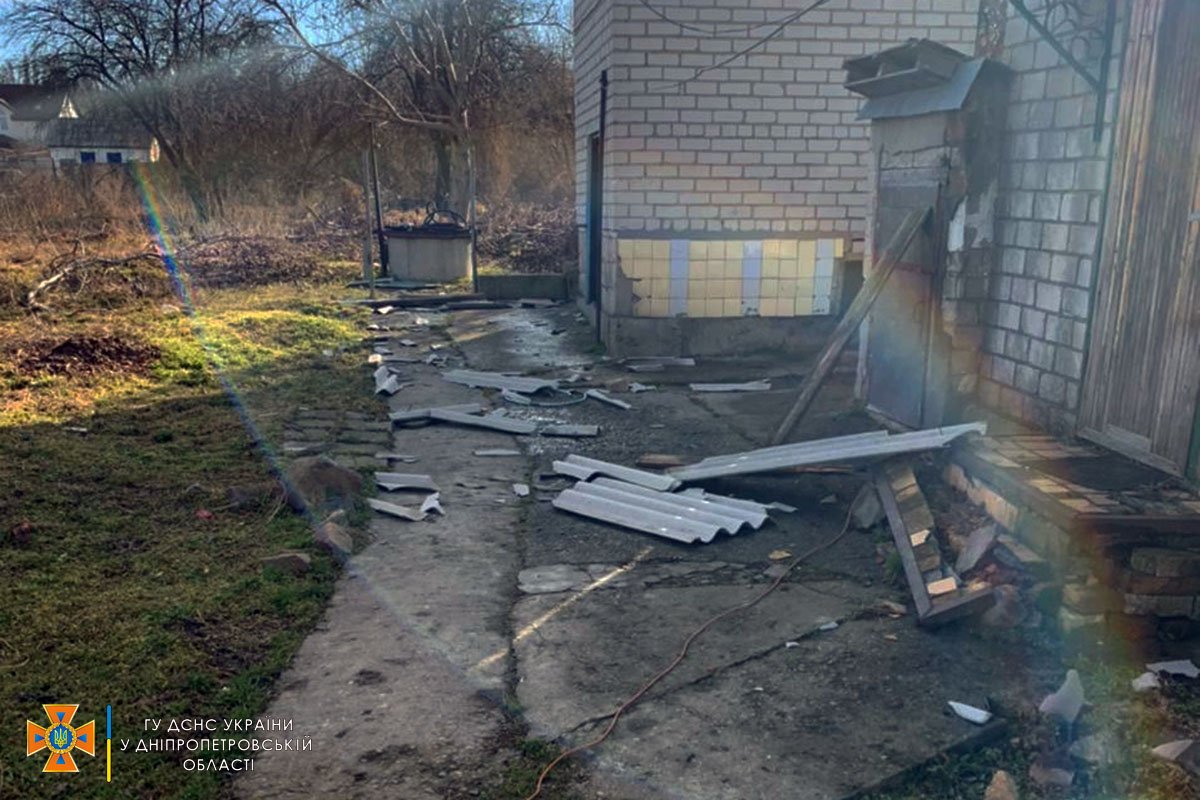 В Днепропетровской области ветер снес шифер с крыш нескольких частных домов 5