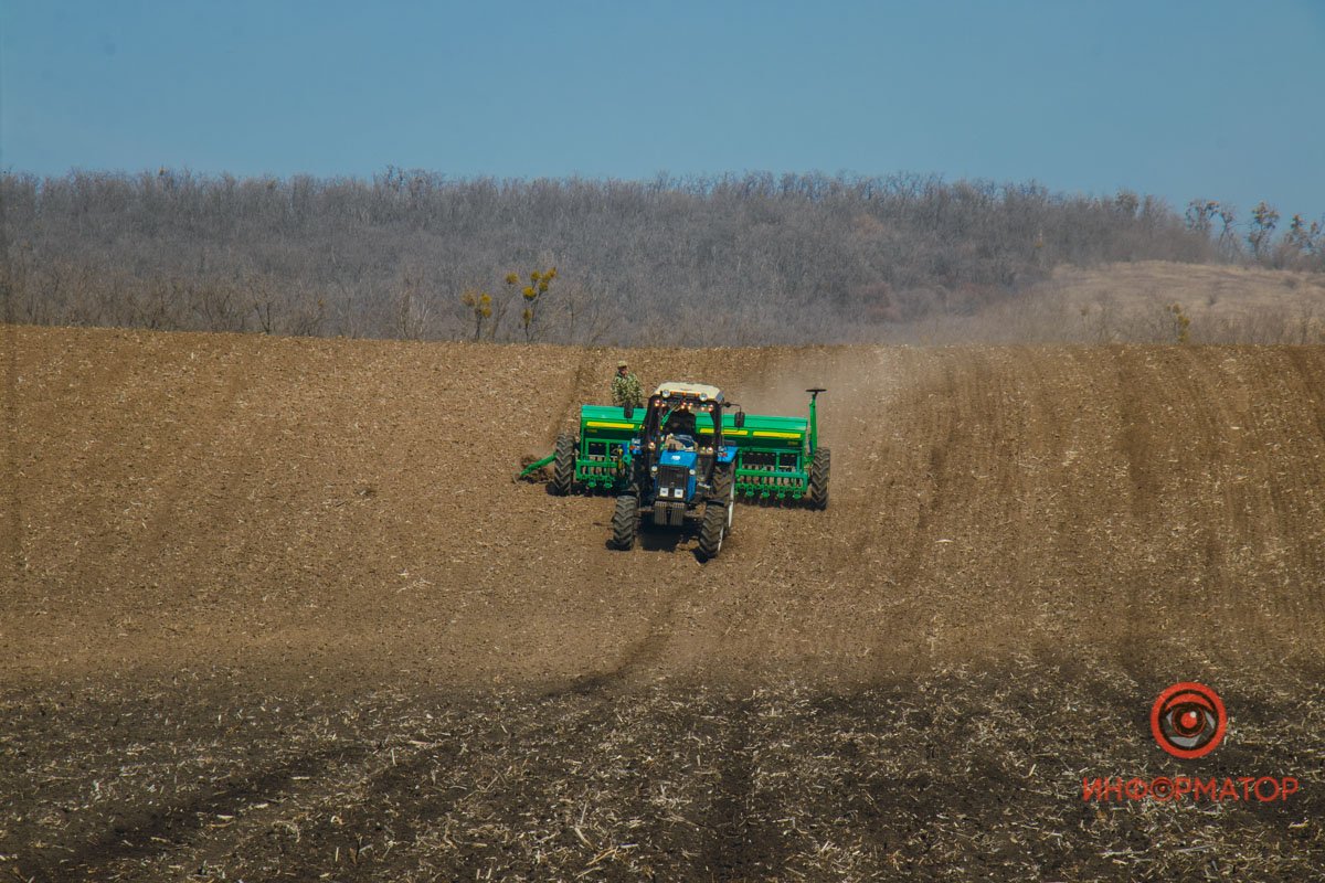 Информатор отправился в село Васильевку Новомосковского района, чтобы узнать, как идут весенние работы в это трудное для Украины время Информатор отправился в село Васильевку Новомосковского района, чтобы узнать, как идут весенние работы в это трудное для Украины время