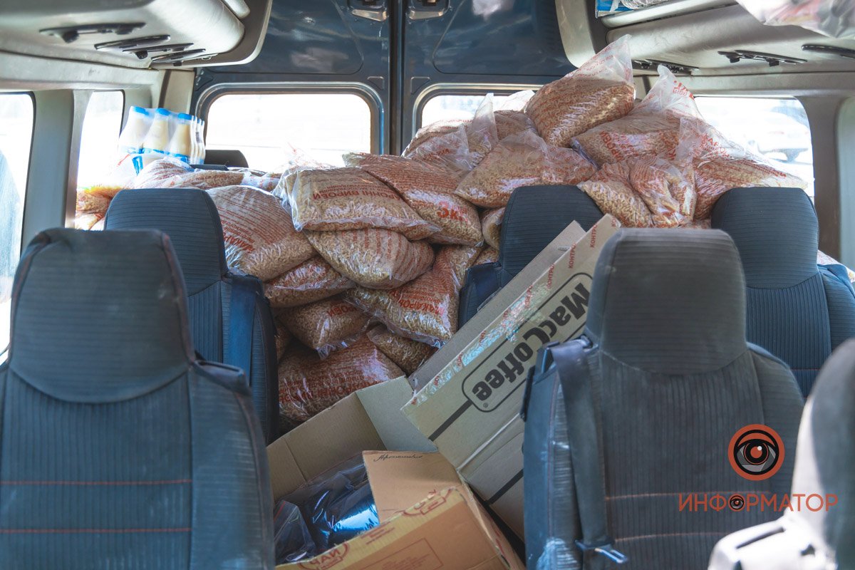 Из Харькова вывозят людей в Днепр и Полтаву, обратно - везут продукты и медикаменты Из Харькова вывозят людей в Днепр и Полтаву, обратно - везут продукты и медикаменты