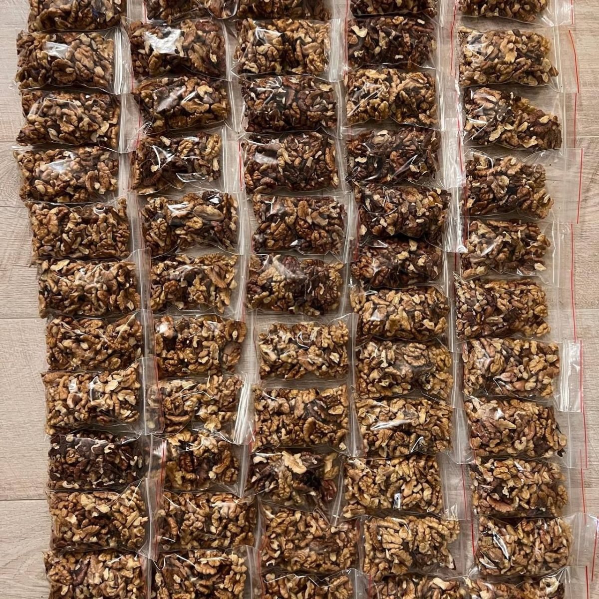 В Днепре волонтеры создают сухпайки для ВСУ из сушеного мяса и орехов: как помочь 5