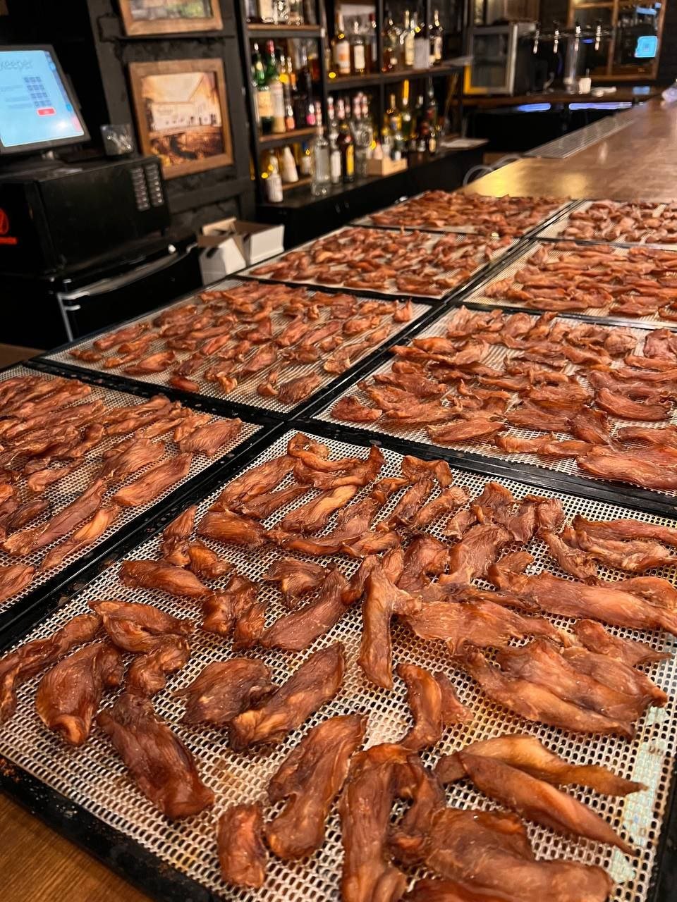 В Днепре волонтеры создают сухпайки для ВСУ из сушеного мяса и орехов: как помочь 7