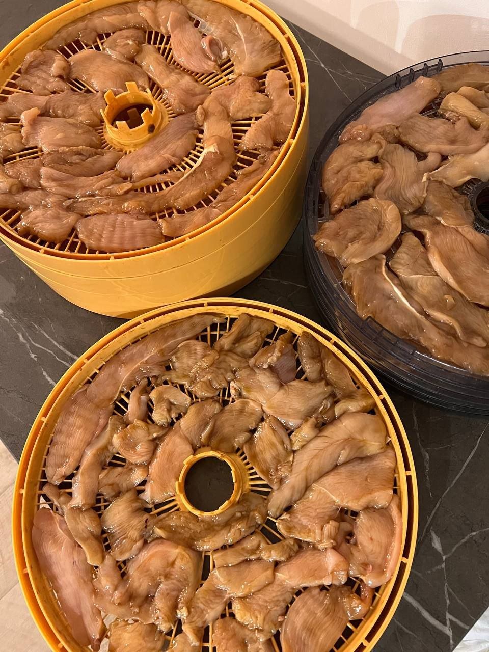 В Днепре волонтеры создают сухпайки для ВСУ из сушеного мяса и орехов: как помочь 10