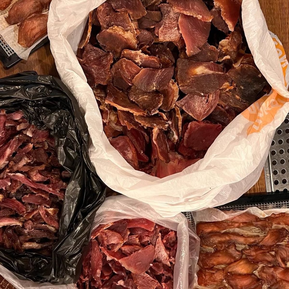 В Днепре волонтеры создают сухпайки для ВСУ из сушеного мяса и орехов: как помочь 19