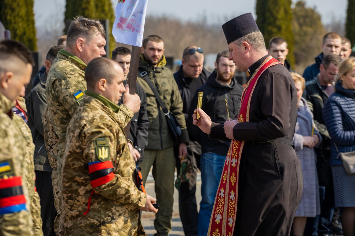 В Днепре простились с погибшим Героем 3