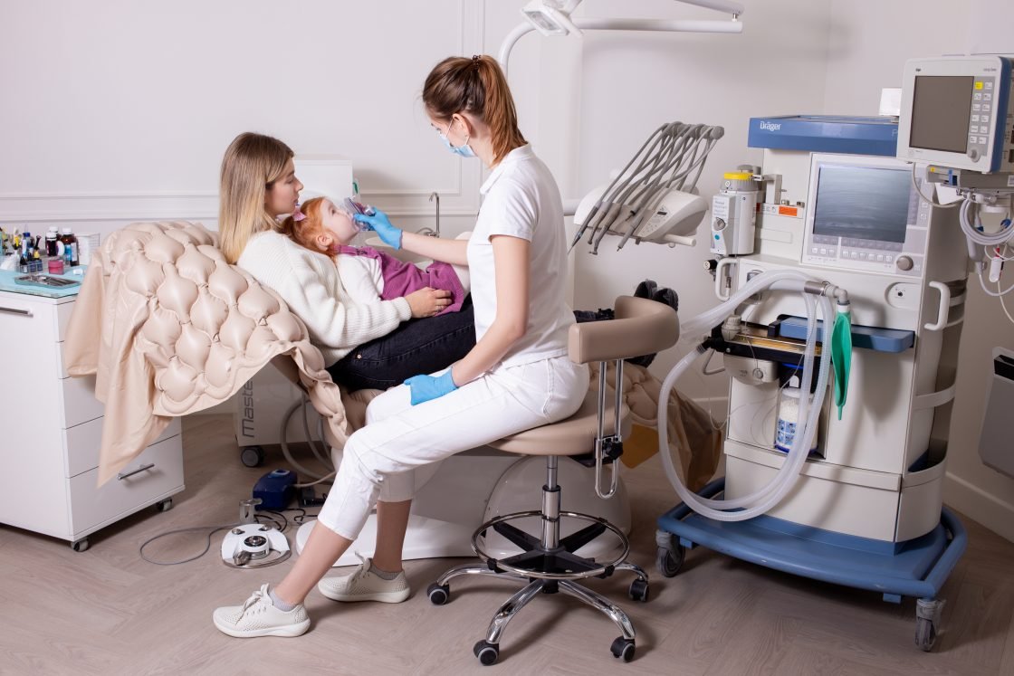 В Днепре в SOCclinic лечат зубы во сне детям и взрослым 1