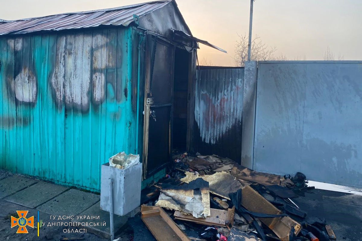 В Павлограде горел металлический контейнер, в котором хранилось хозяйственное имуществ.