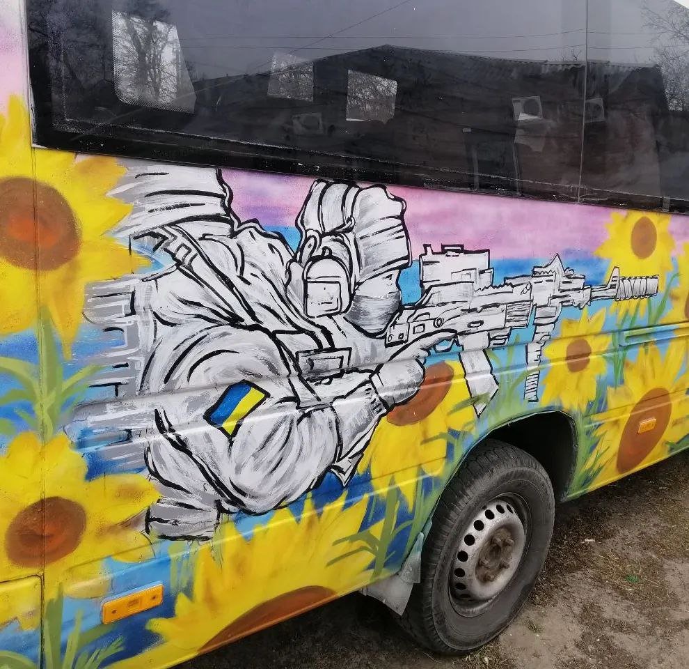 В Днепре у волонтёров появился патриотический автобус 1