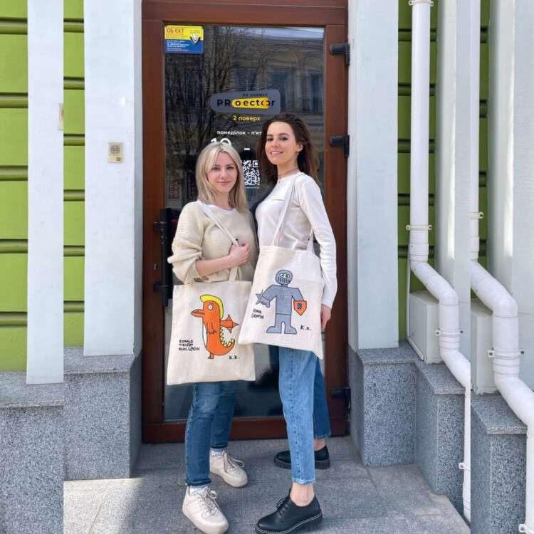 В Днепре 18-летний парень с инвалидностью помогает военным 1