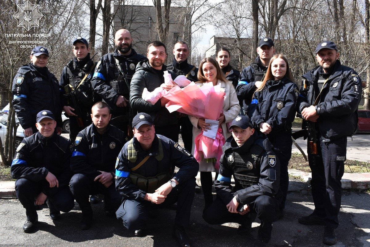 В Днепре в семье полицейского родилась дочь 1
