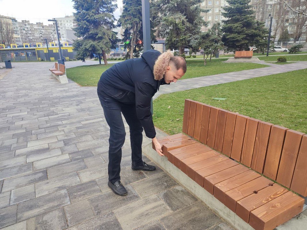В Днепре в отремонтированных скверах продолжают фиксировать случаи вандализма 1