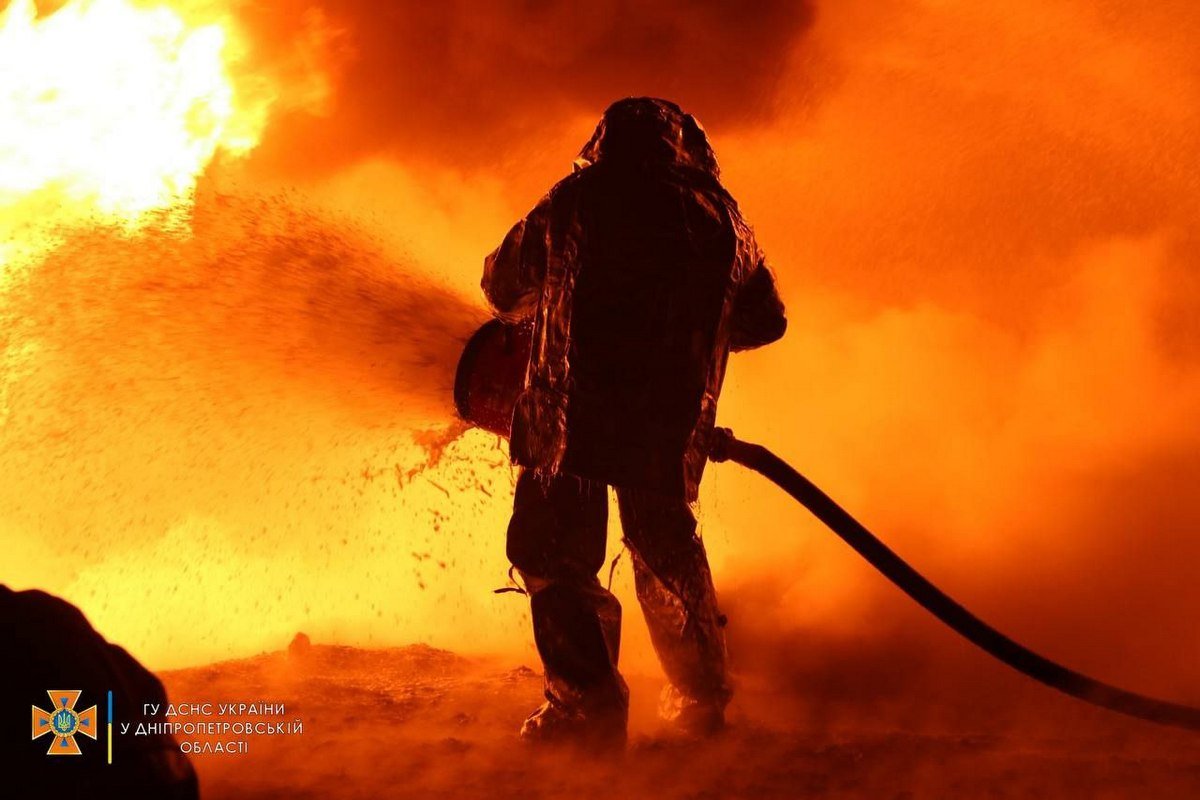 По словам спасателей, в результате вражеской атаки загорелся один из объектов в Номовосковском районе