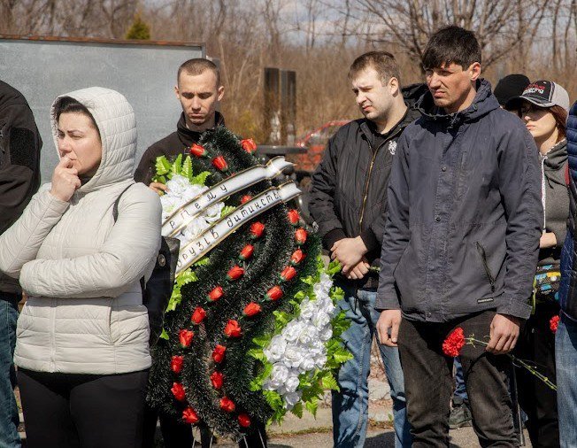 Был человеком чести, объединял других, улыбался смерти в лицо: в Днепре простились с бойцом Артемом Мураховским 5