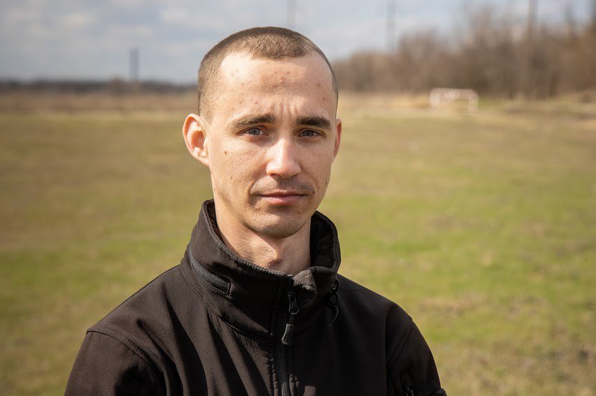 Был человеком чести, объединял других, улыбался смерти в лицо: в Днепре простились с бойцом Артемом Мураховским 6