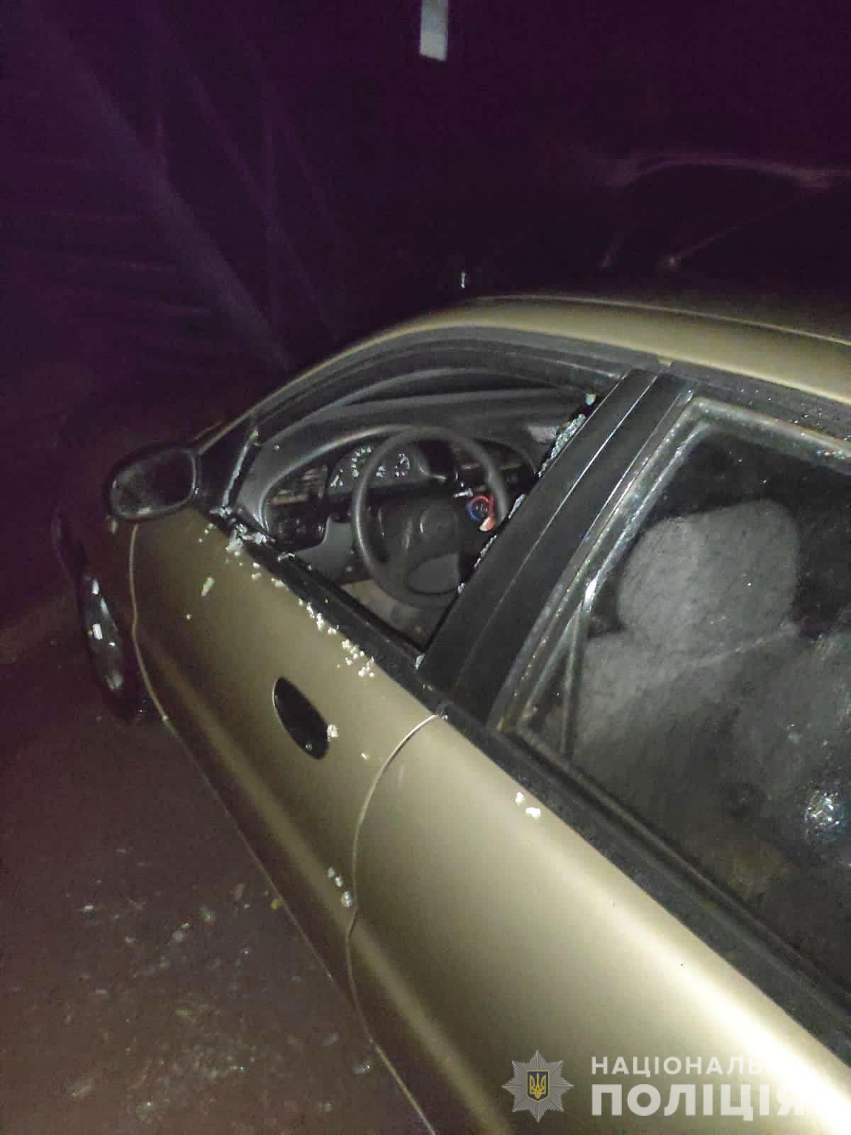 В Днепре задержали 20-летнего парня, который грабил машины во время комендантского часа 2