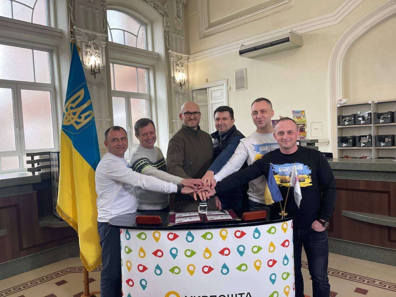 "Укрпочта" выпустила миллион почтовых марок «Русский военный корабль, иди…!» 3