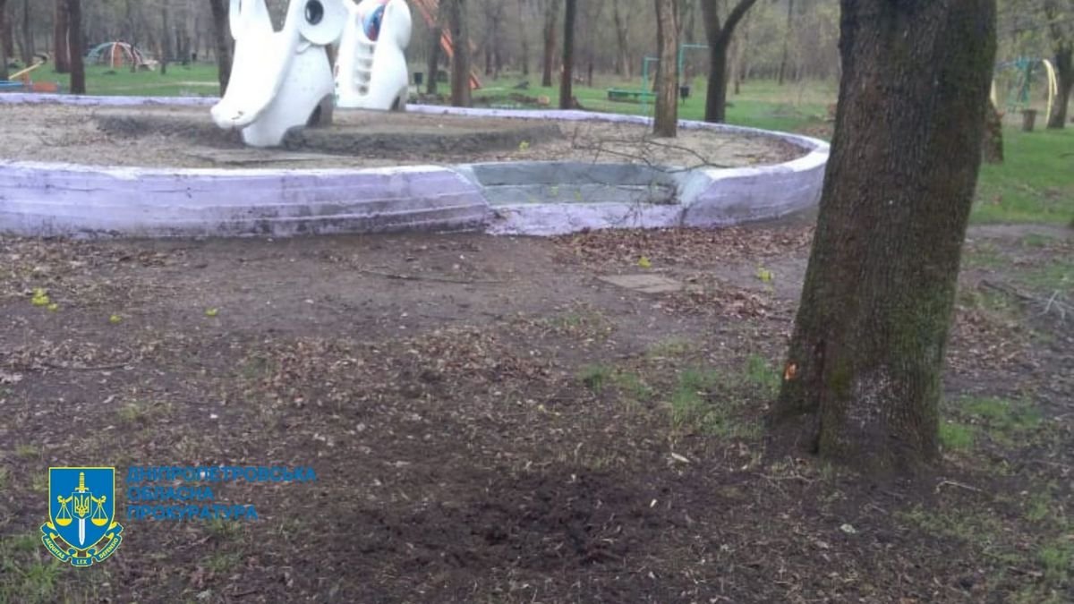 Оккупанты обстреляли населенный пункт в Днепропетровской области кассетными боеприпасами: начали расследование 4