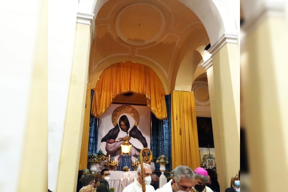 Картина художницы из Днепра стала иконой в католическом храме Неаполя 2