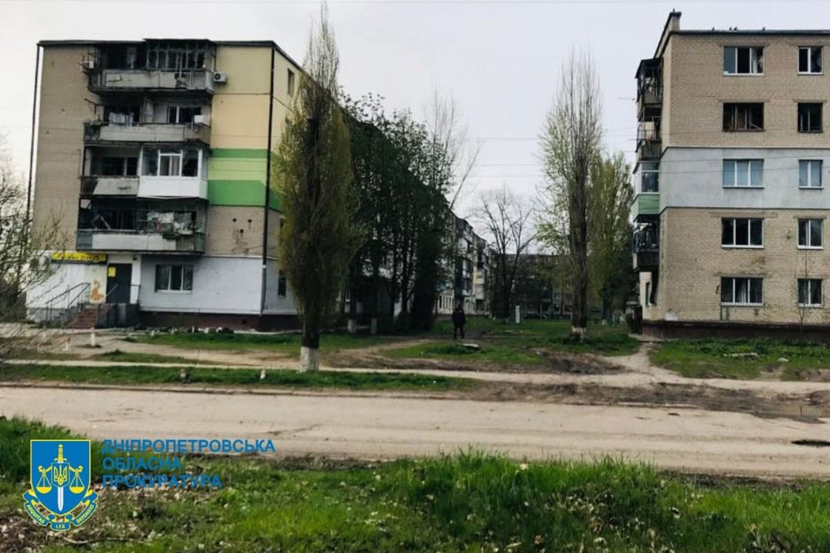 Взрывной волной выбило окна в многоэтажках, которые стоят рядом