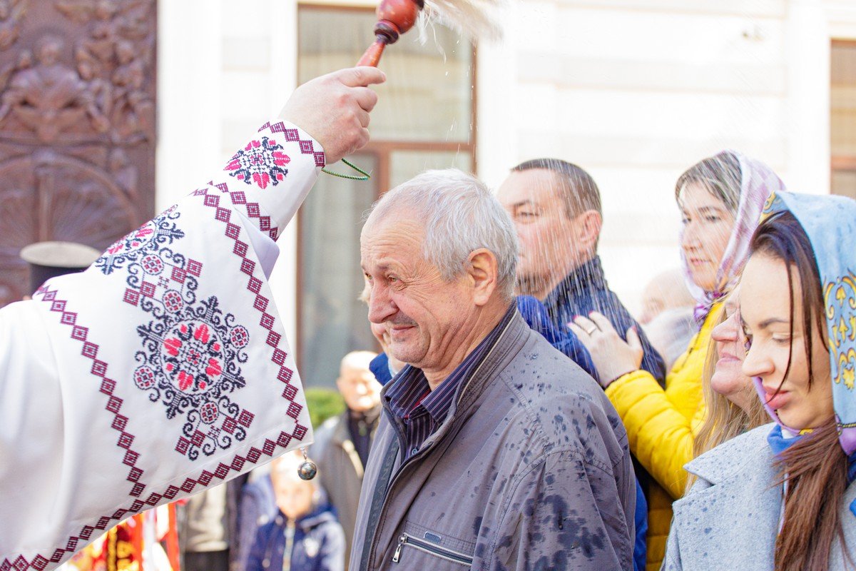 Свет победит тьму: как Днепропетровская область отмечает Пасху 10