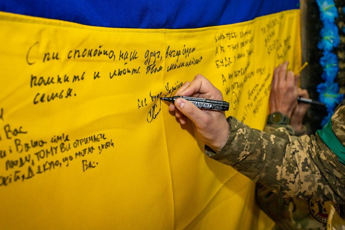 19 апреля в боях с оккупантами погиб подполковник из Днепра Алексей Сергеевич Башев с позывным «Бэк» 19 апреля в боях с оккупантами погиб подполковник из Днепра Алексей Сергеевич Башев с позывным «Бэк»