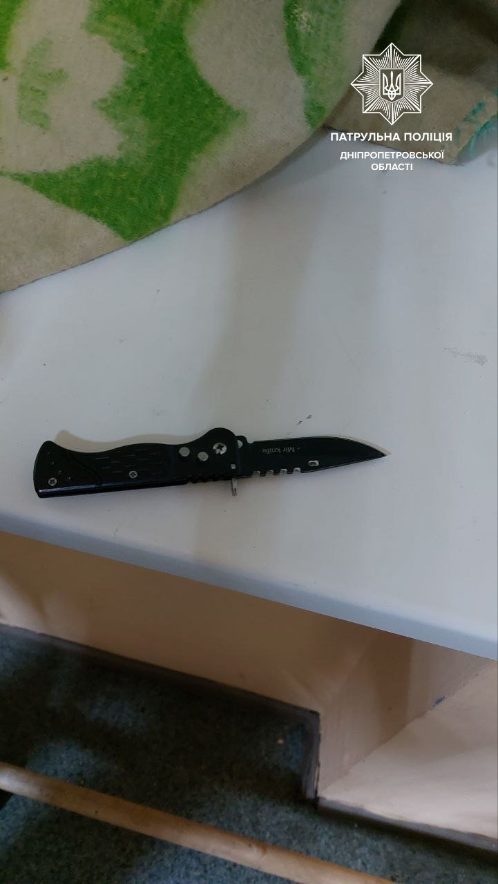 В Днепре мужчина ударил ножом знакомого и убежал 1
