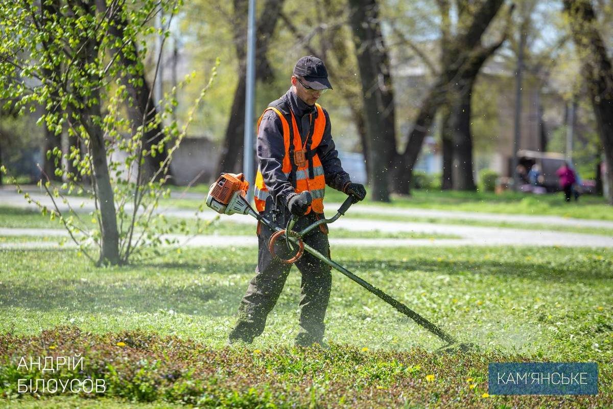 В Каменском продолжаются работы по благоустройству 4