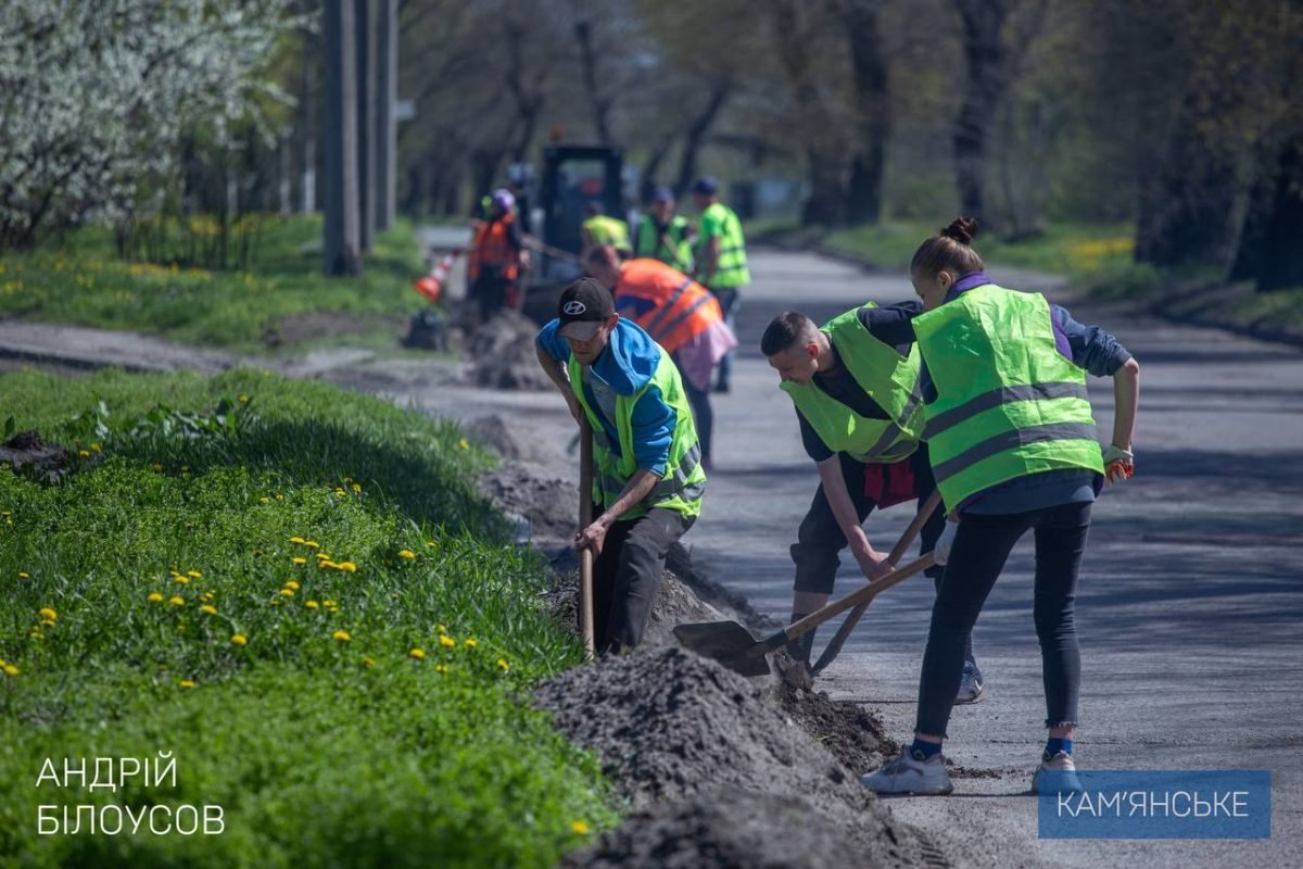 В Каменском продолжаются работы по благоустройству 5