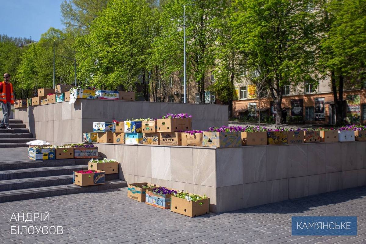 В Каменском продолжаются работы по благоустройству 8