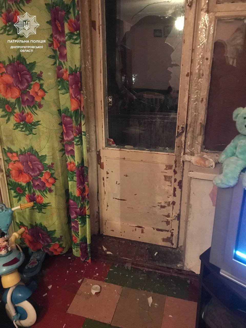 В Днепре на проспекте Богдана Хмельницкого мужчина угрожал убить сожительницу и ее сына 1