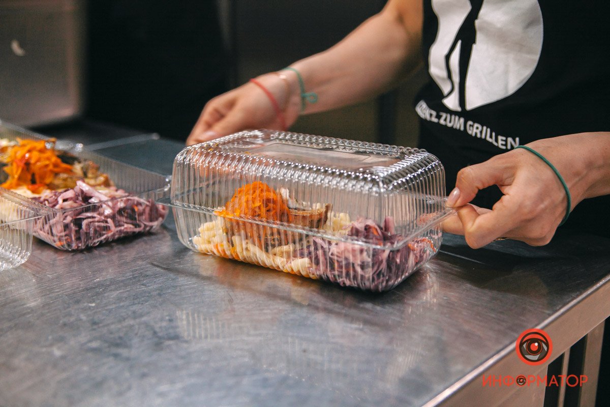 5000 порций ежедневно: как в Днепре SOHO Restaurant & Bar обеспечивает обедами Защитников Украины 7